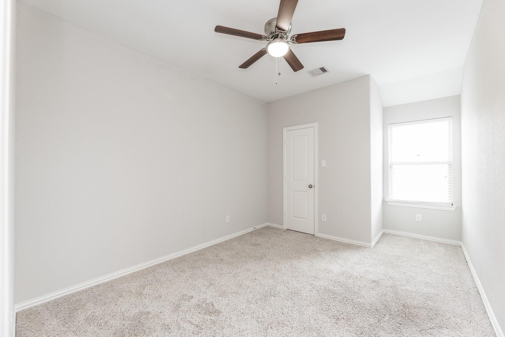 18119 Tall Chestnut Street - Photo 32