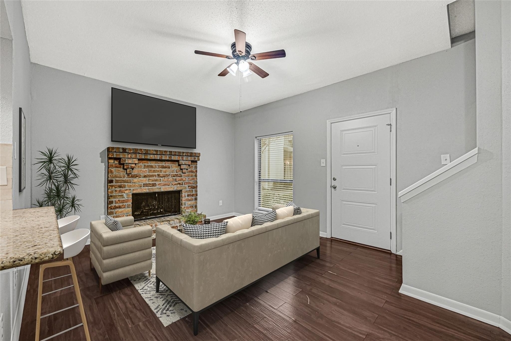 2425 Augusta Drive - Photo 2