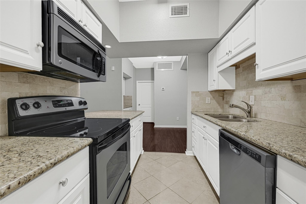 2425 Augusta Drive - Photo 10
