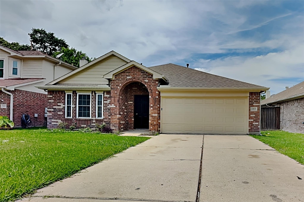 2815 Fox Mountain Drive - Photo 0