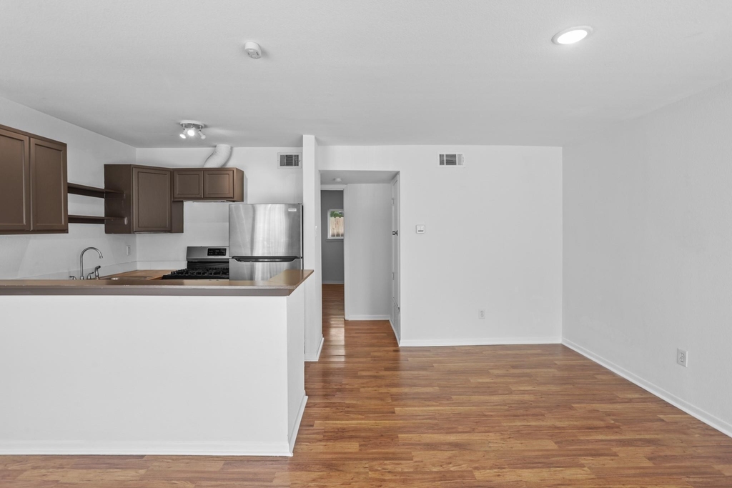 1408 Hughes Street - Photo 5
