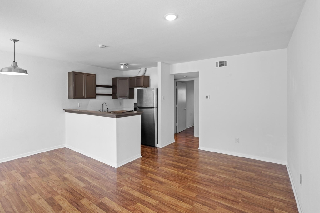 1408 Hughes Street - Photo 9