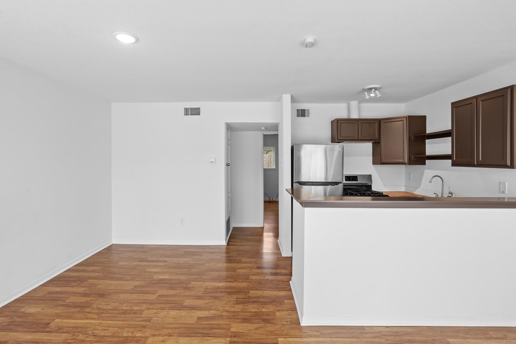1408 Hughes Street - Photo 13