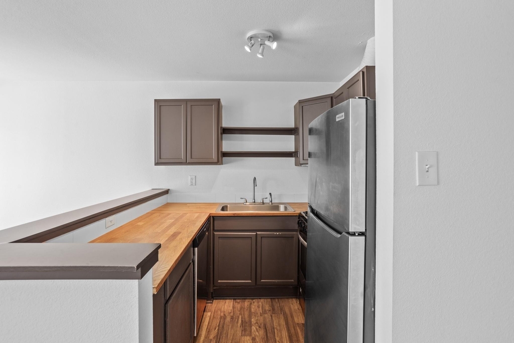 1408 Hughes Street - Photo 4