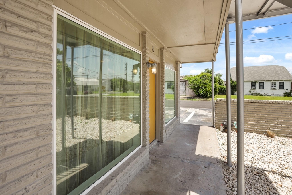 1408 Hughes Street - Photo 3