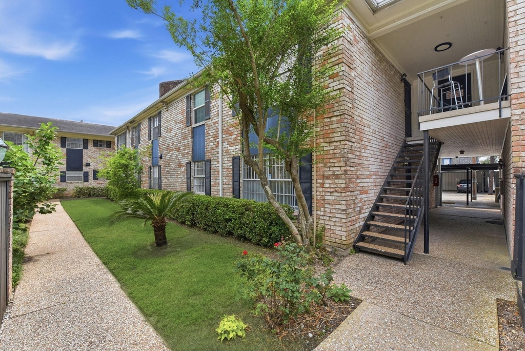 7900 Westheimer Road - Photo 2