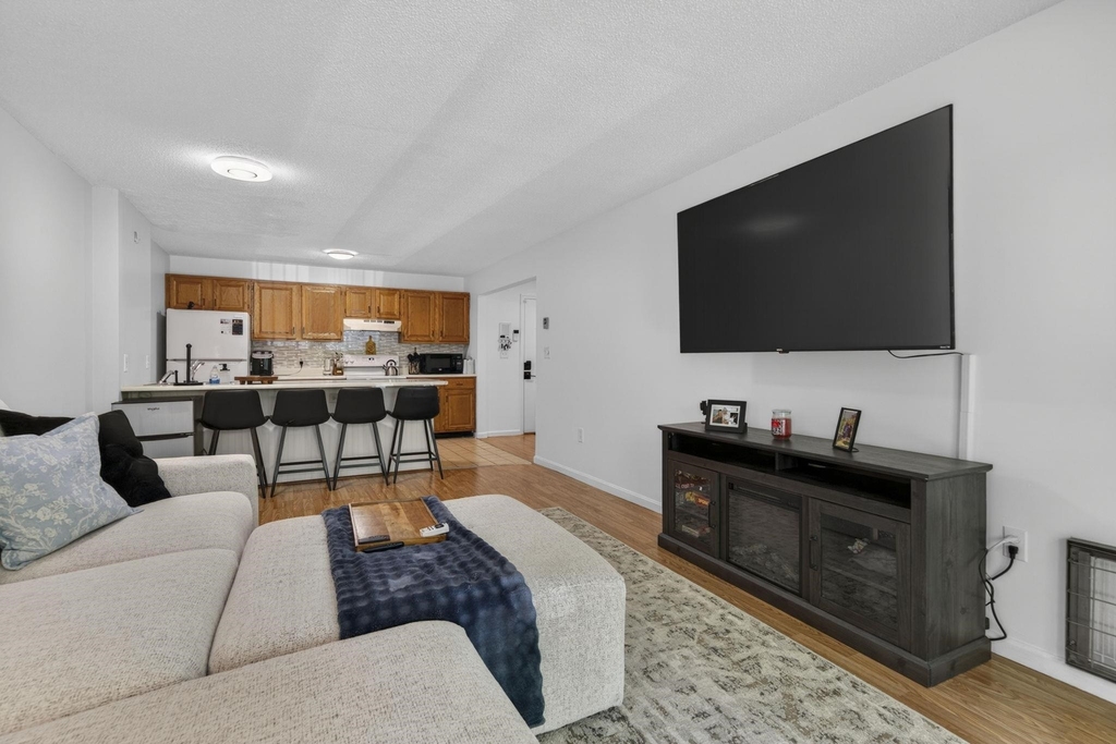 120 Fisherville - Photo 0