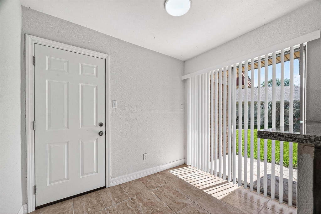 2223 Courtney Ct - Photo 6