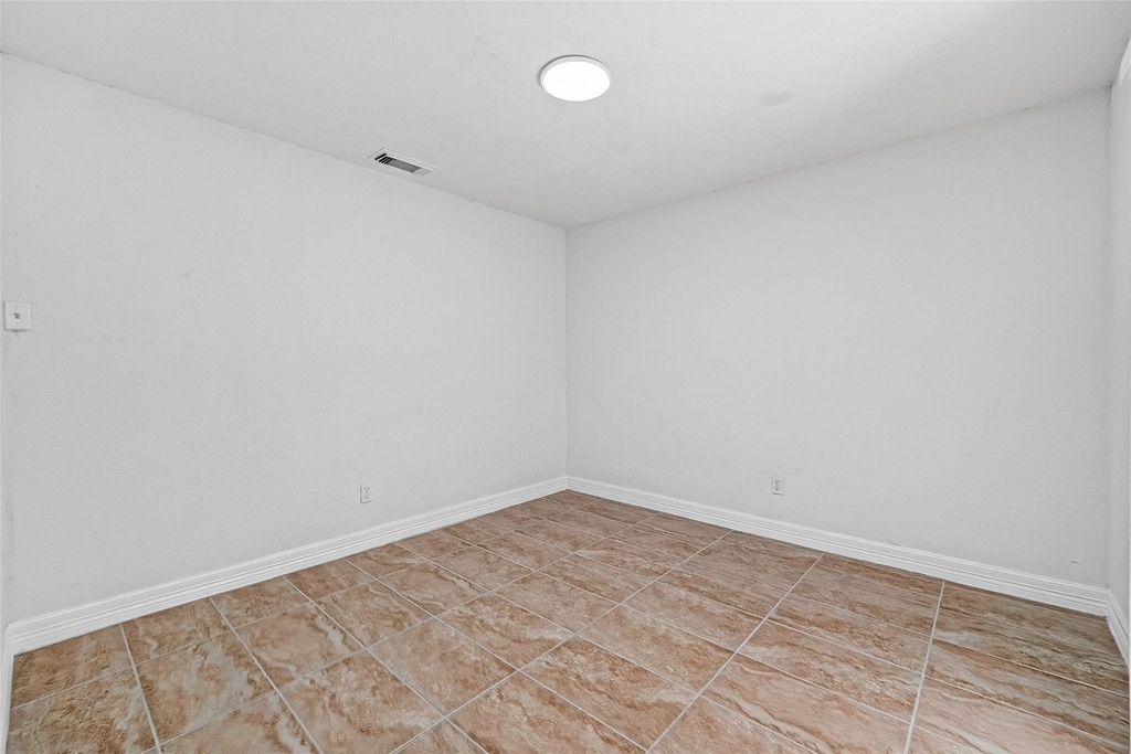 2223 Courtney Ct - Photo 13