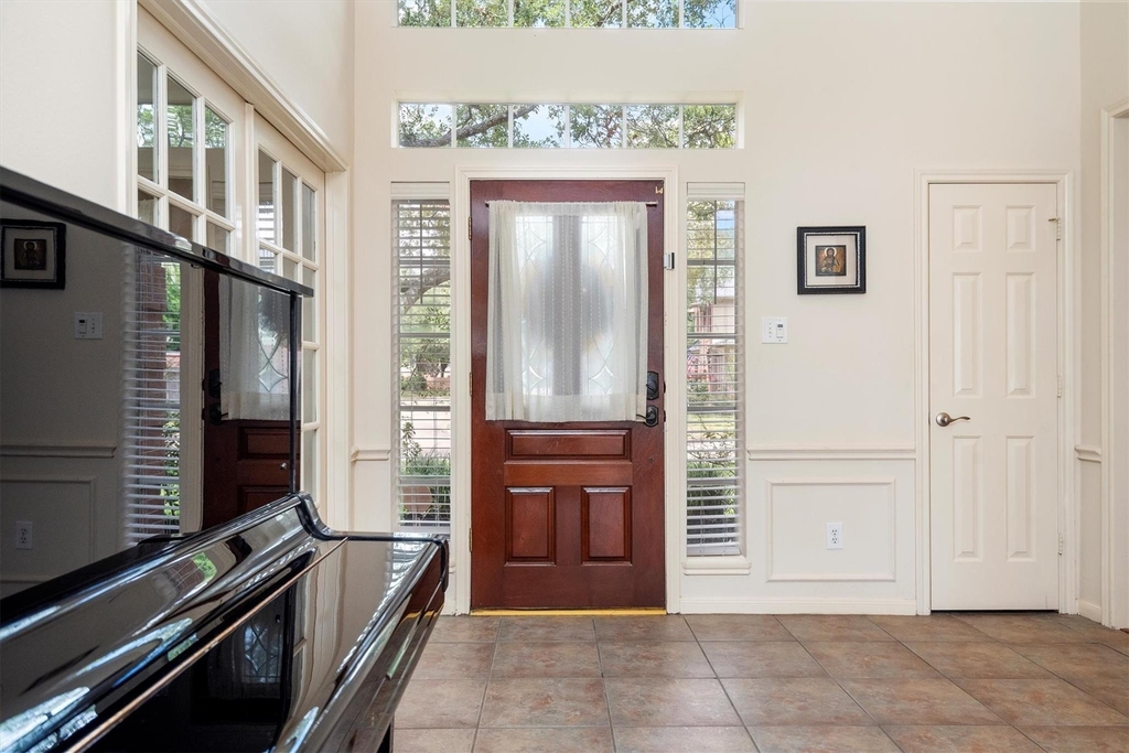 22007 Crossbrook Drive - Photo 4