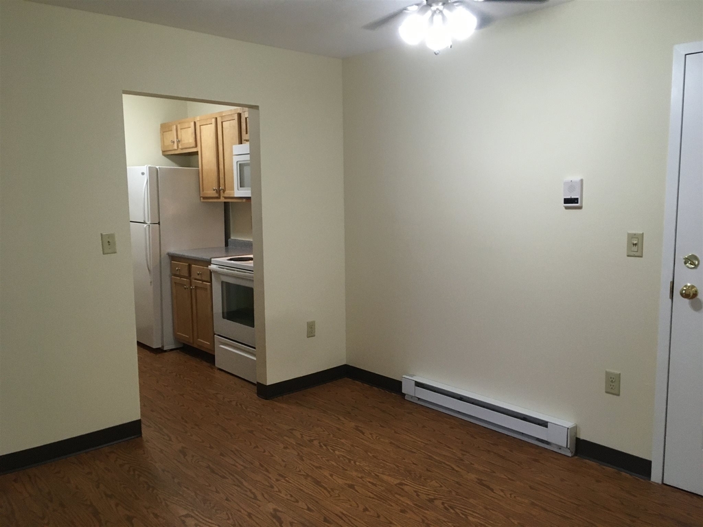 101 Eastern - Photo 17