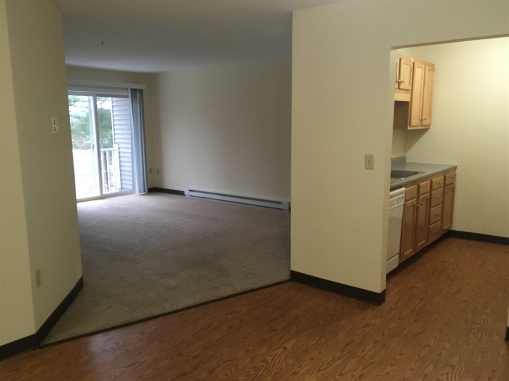 101 Eastern - Photo 15