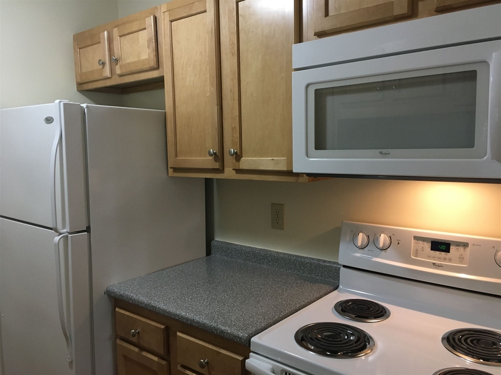 101 Eastern - Photo 12