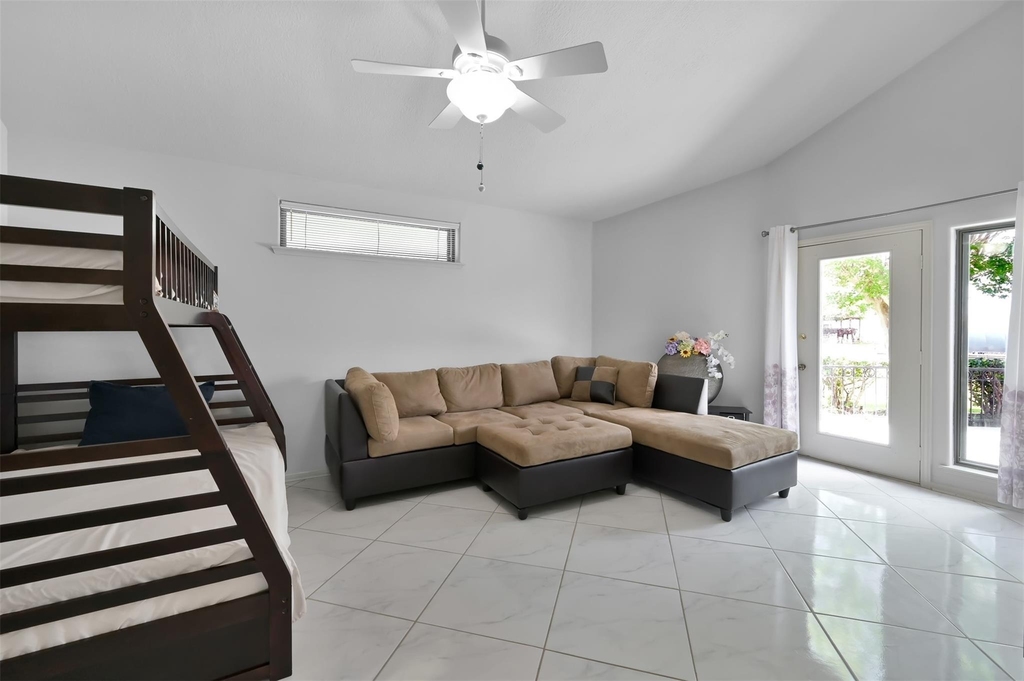 35 Lakeview Village - Photo 15