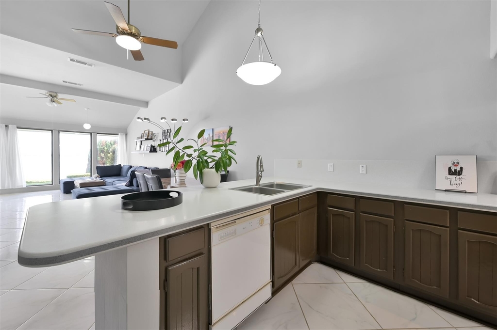 35 Lakeview Village - Photo 12