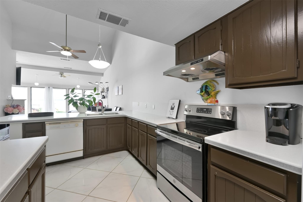 35 Lakeview Village - Photo 8