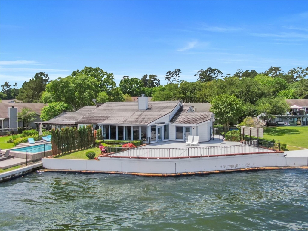 35 Lakeview Village - Photo 0