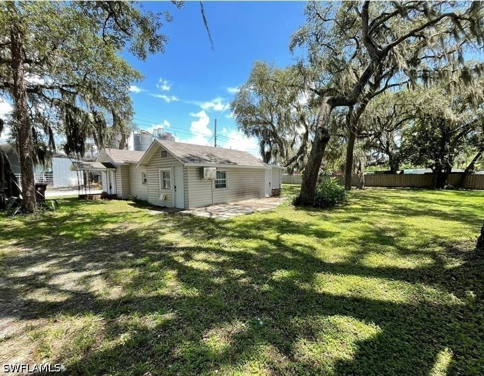 111 Palmetto Lane W - Photo 0