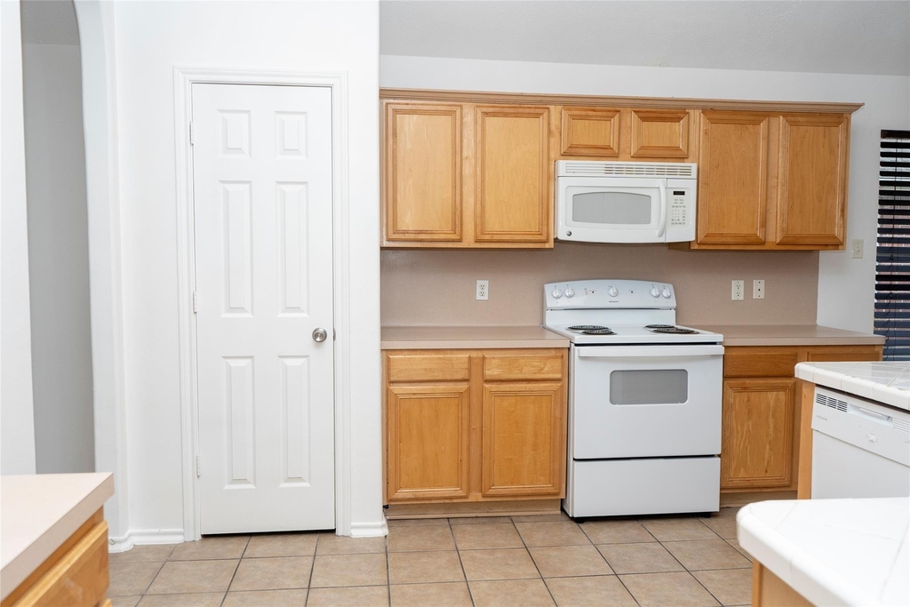 12914 Pinehall Lane - Photo 2