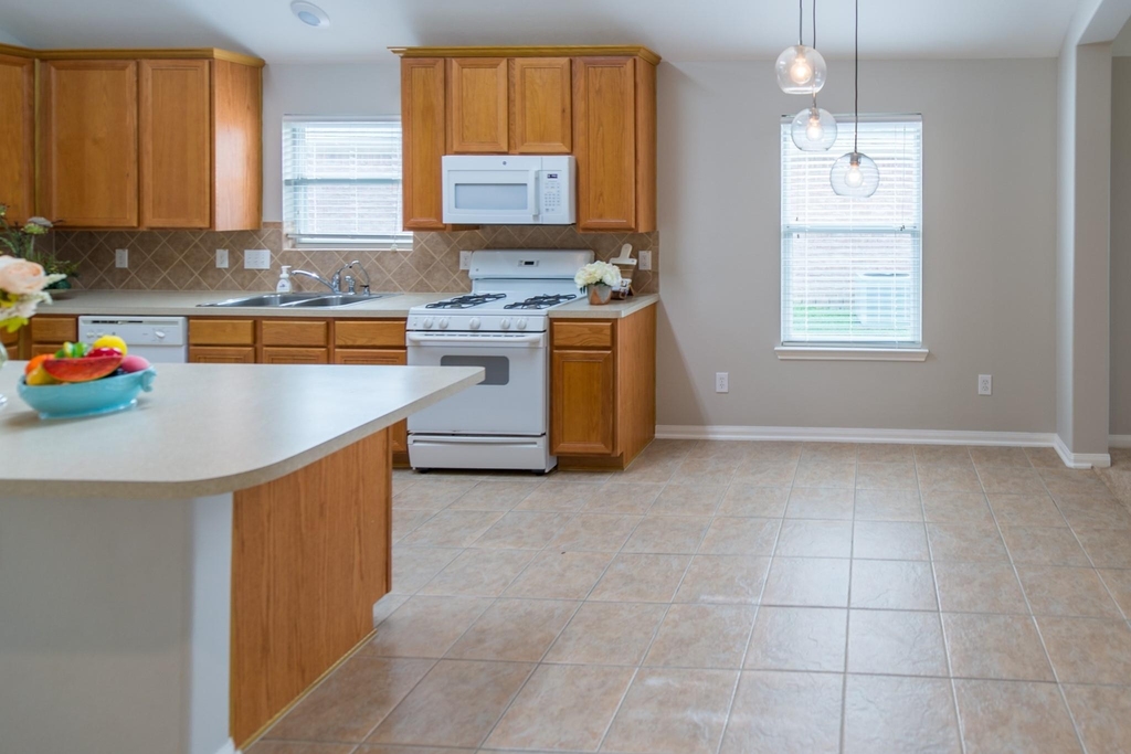 2834 Sage Bluff Avenue - Photo 9