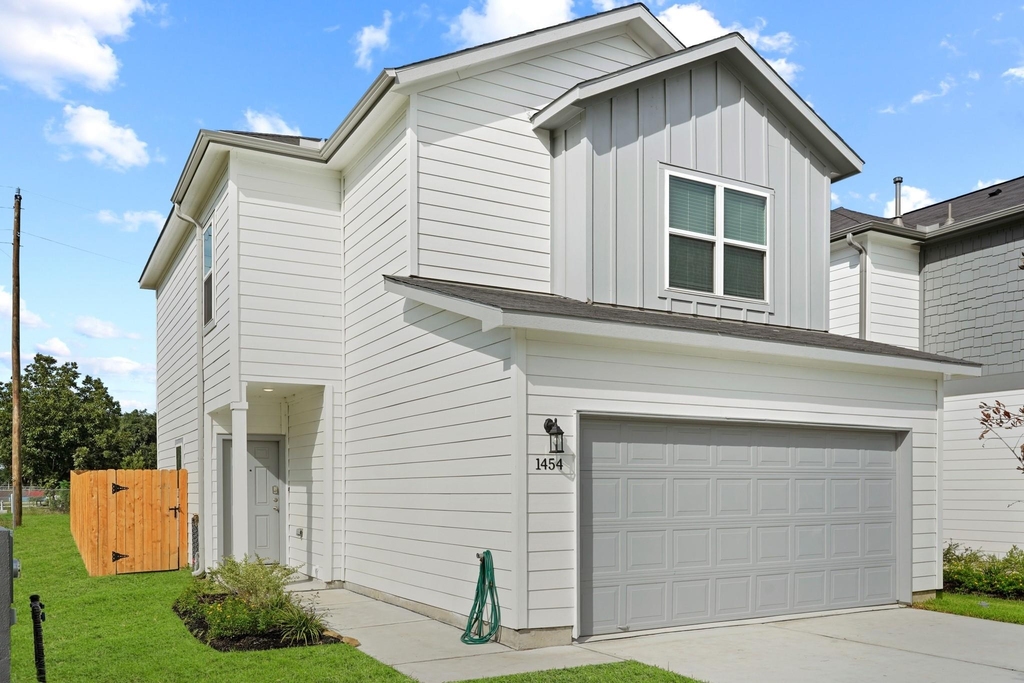 1433 Acorn Meadow Street - Photo 0
