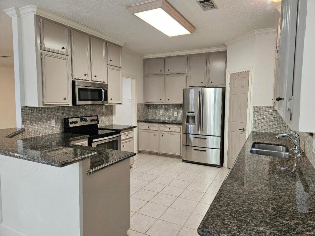 120 Hiwon Drive - Photo 11