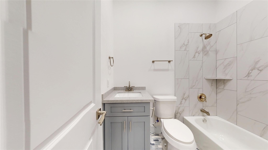 4305 Rogers Street - Photo 3