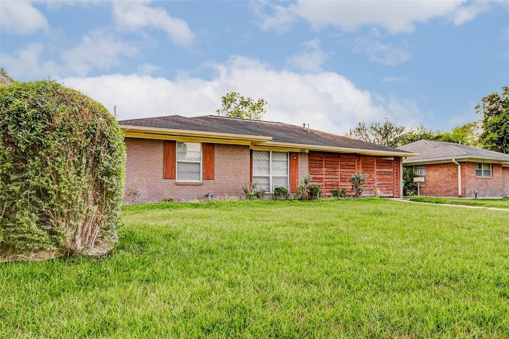230 Bizerte Street - Photo 2