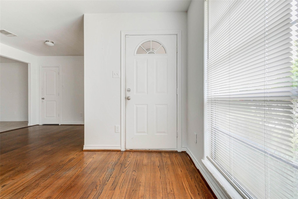 230 Bizerte Street - Photo 6
