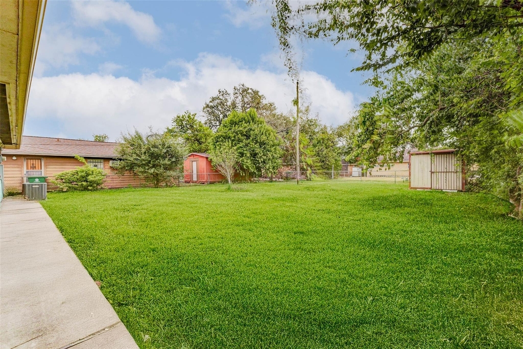 230 Bizerte Street - Photo 32