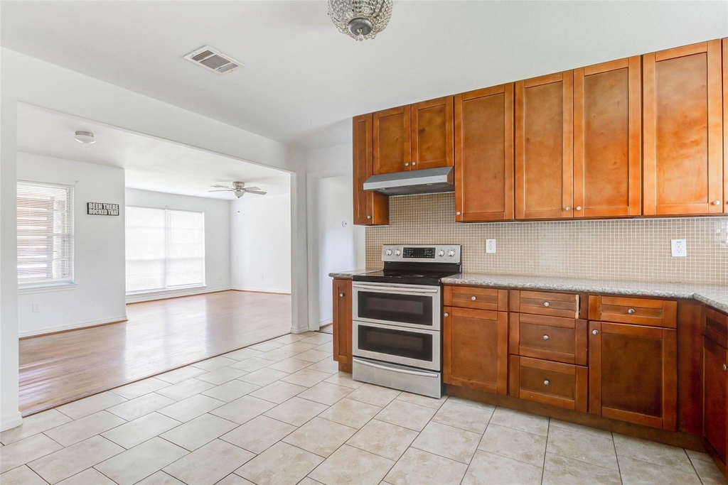 230 Bizerte Street - Photo 11