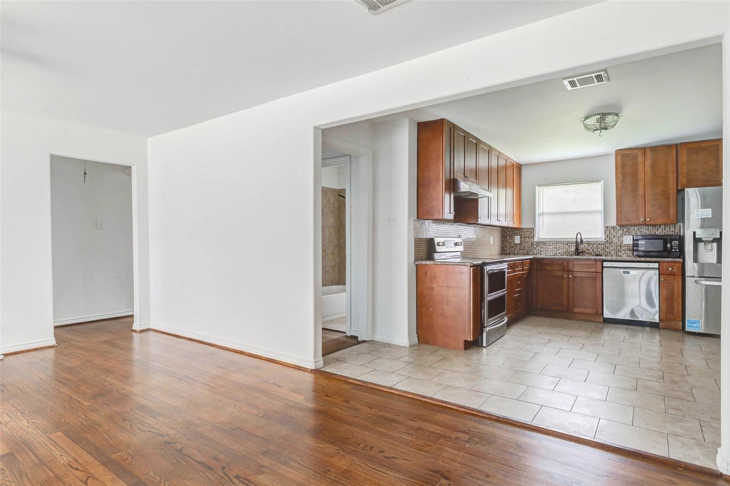 230 Bizerte Street - Photo 8