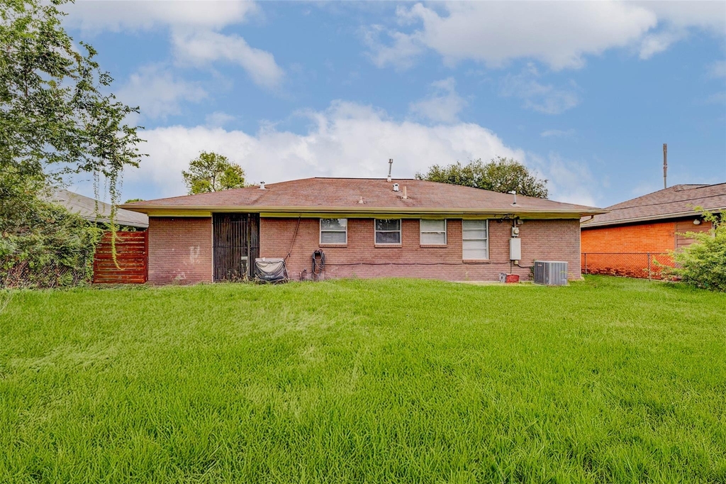 230 Bizerte Street - Photo 31