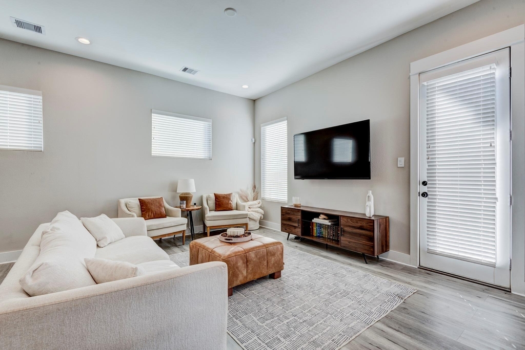 1181 W Tidwell Road - Photo 4
