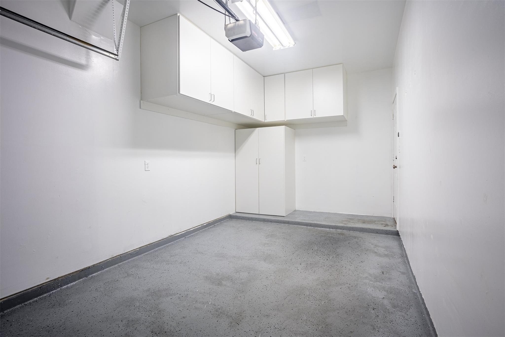 2220 Naomi Street - Photo 9