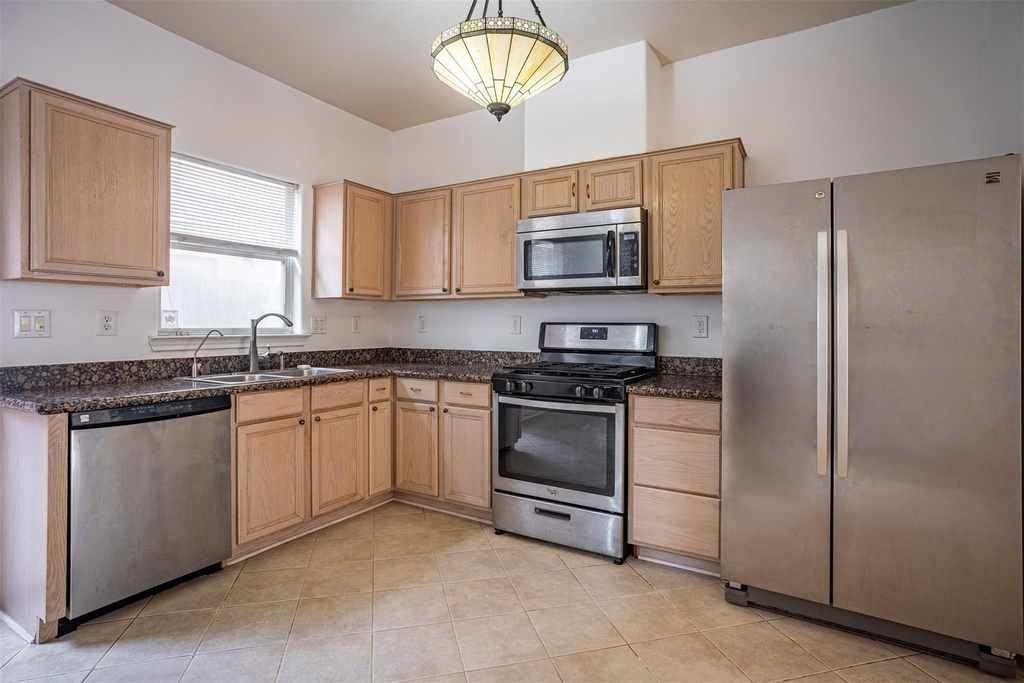 2220 Naomi Street - Photo 8
