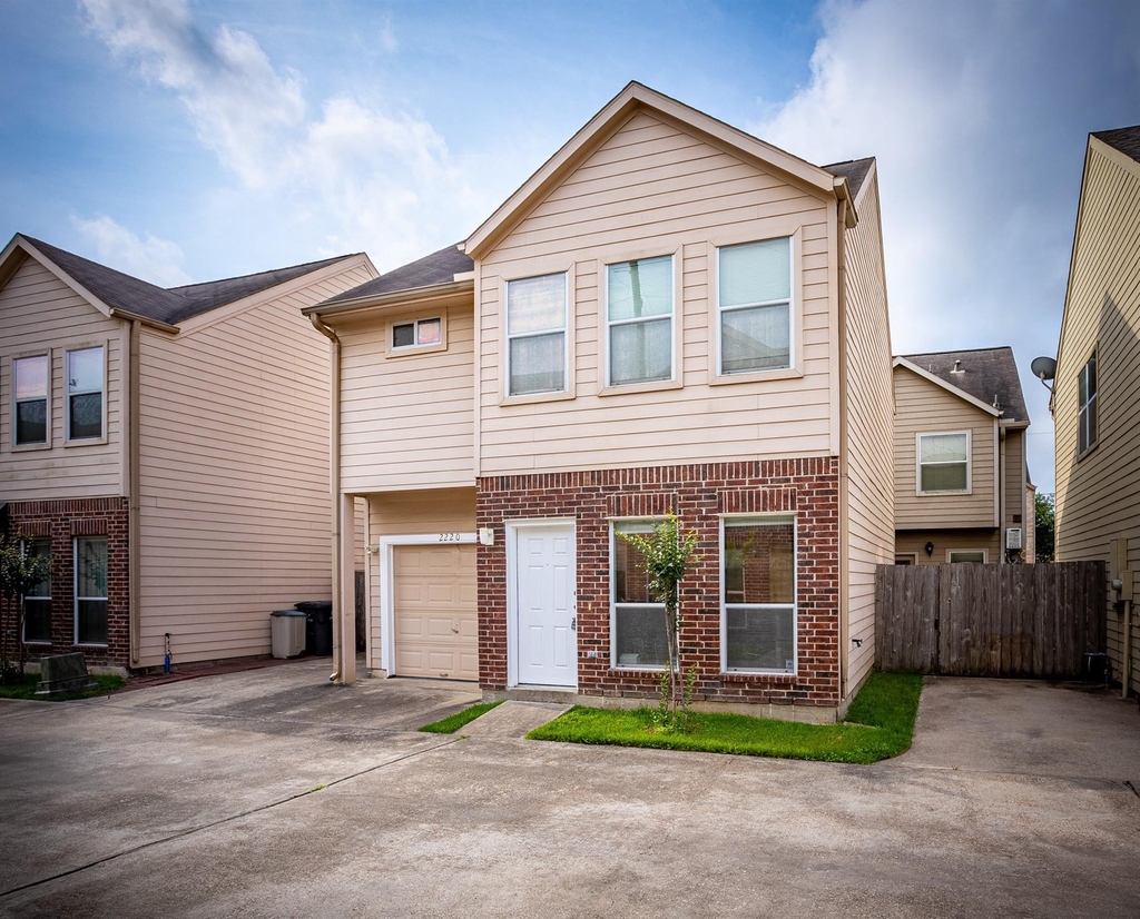 2220 Naomi Street - Photo 0
