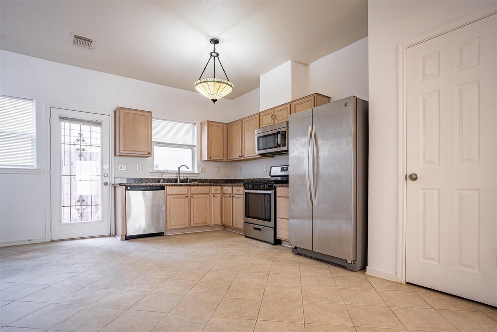 2220 Naomi Street - Photo 6