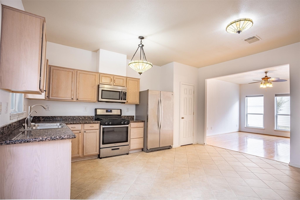 2220 Naomi Street - Photo 7