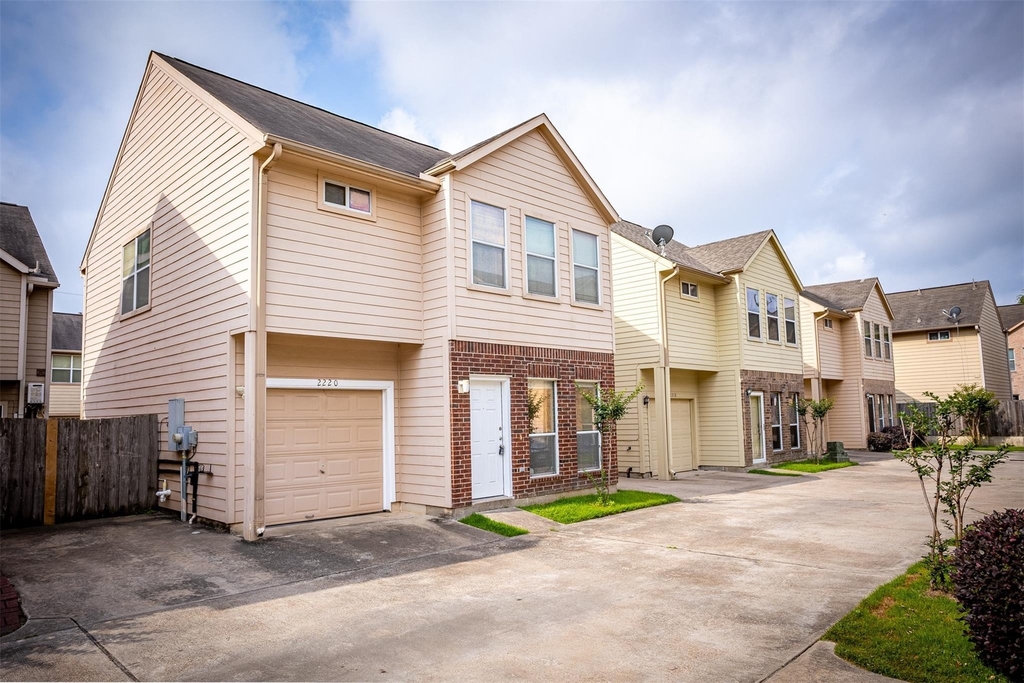 2220 Naomi Street - Photo 3