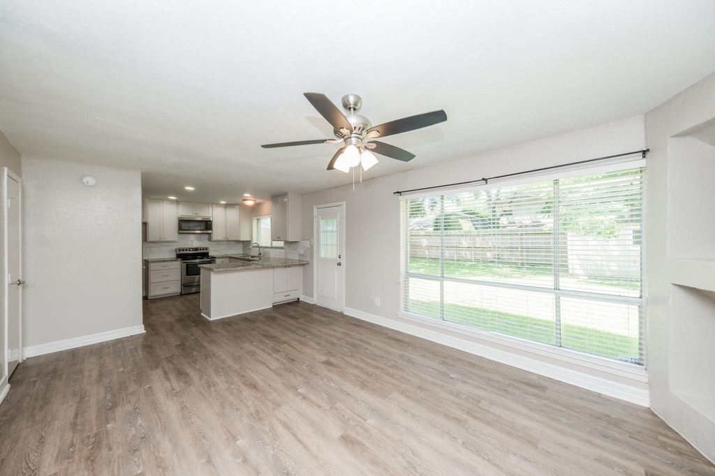 16418 Blackhawk Boulevard - Photo 12