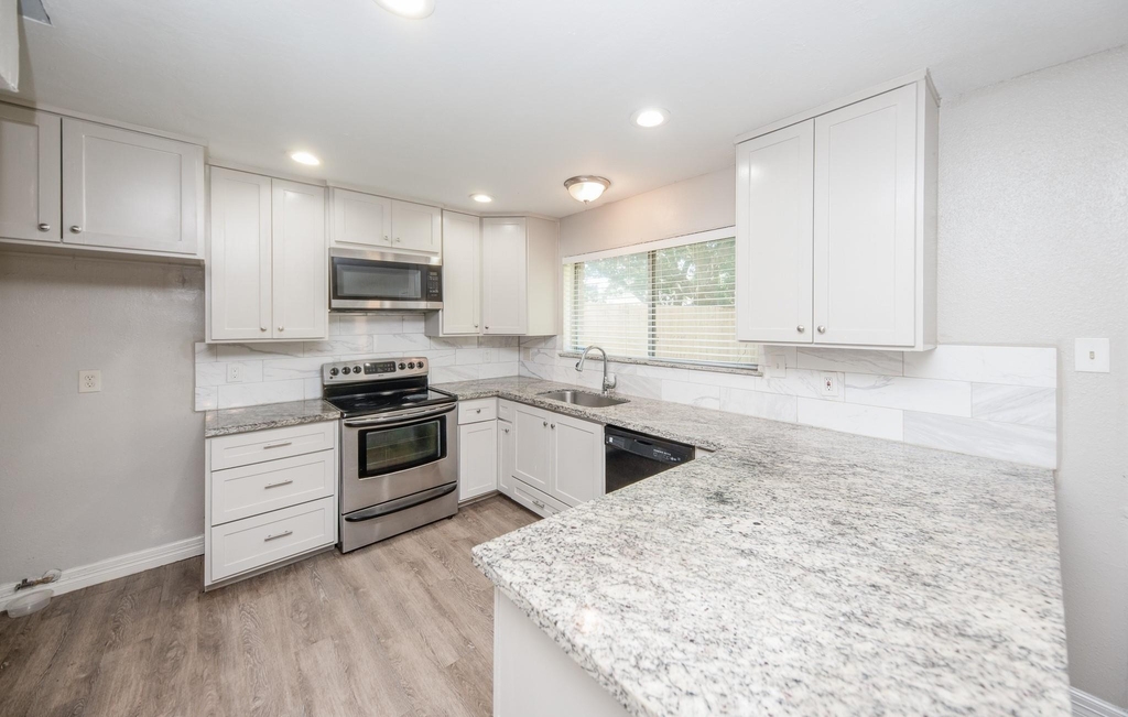 16418 Blackhawk Boulevard - Photo 6