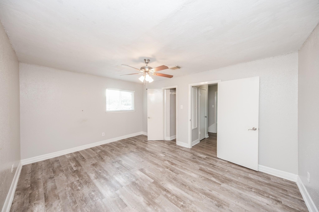 16418 Blackhawk Boulevard - Photo 13