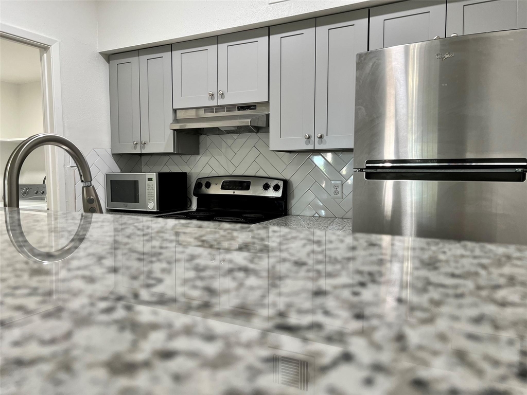 2626 Holly Hall Street - Photo 4