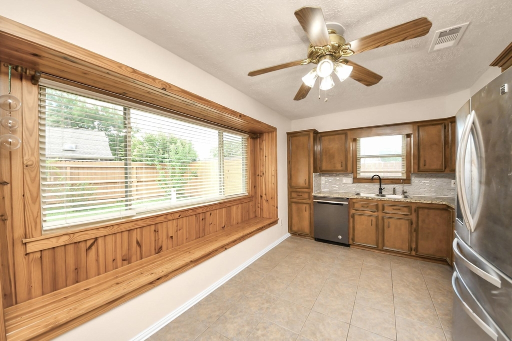 14007 Fleur De Lis Boulevard - Photo 23