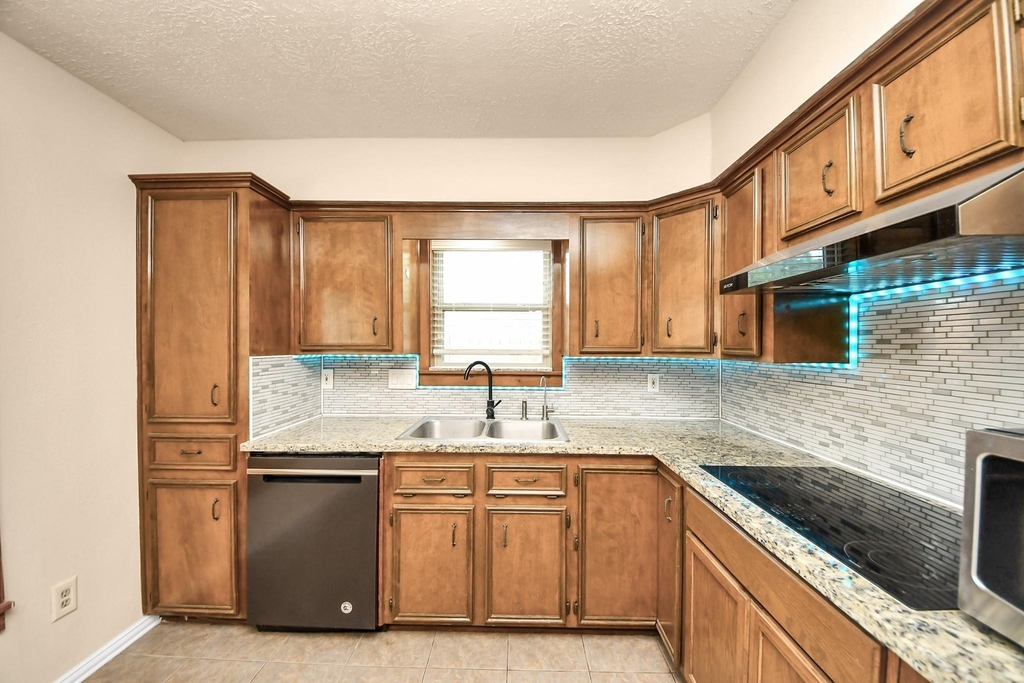 14007 Fleur De Lis Boulevard - Photo 28