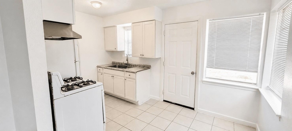 7818 Oak Knoll Lane Lane - Photo 9