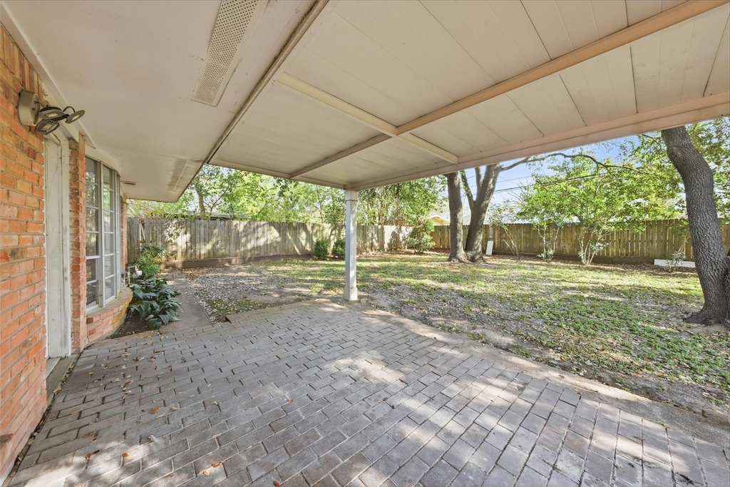7015 Pella Drive - Photo 34