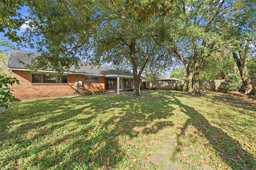 7015 Pella Drive - Photo 32