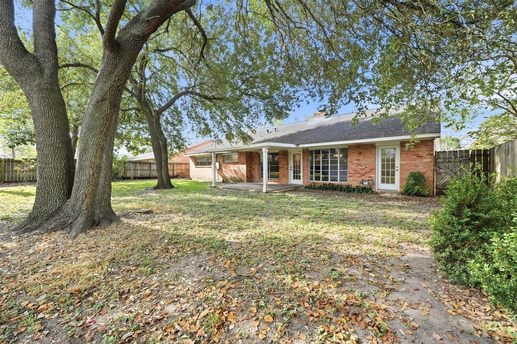7015 Pella Drive - Photo 28